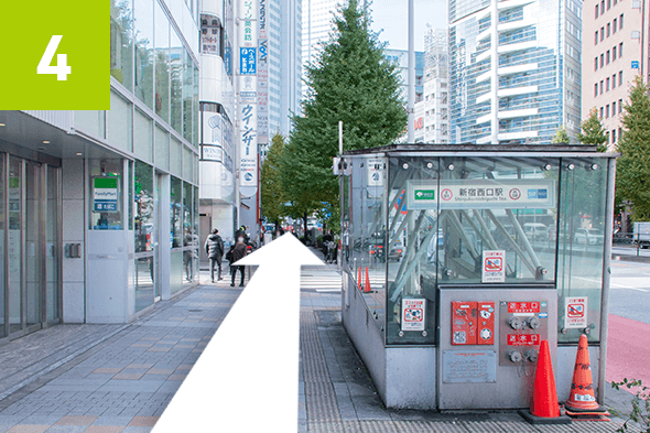 京王線、小田急線、丸の内線 新宿駅 B16出口　道順4